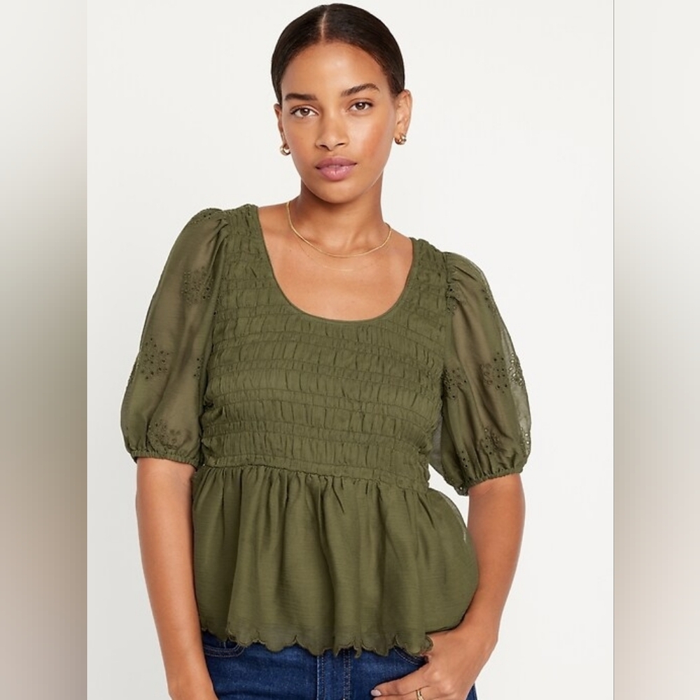 🌟 Old Navy Fitted Puff-Sleeve Smocked Chiffon Top